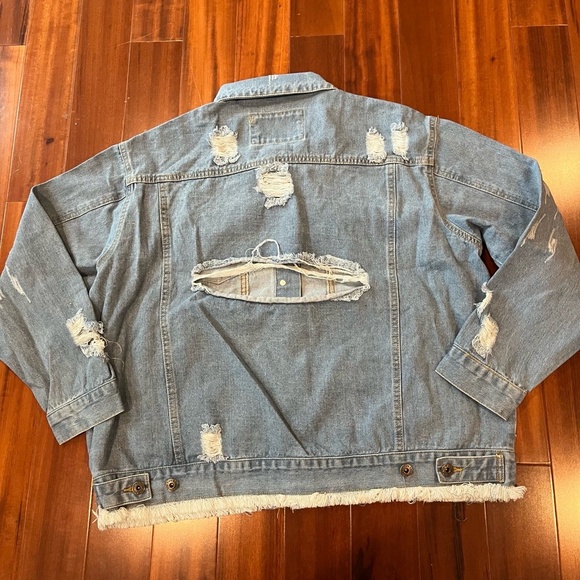 New NWT The Style Between Us Blue Denim Jacket Light Wash‎ Distressed Plus Sz 1X - Picture 4 of 9